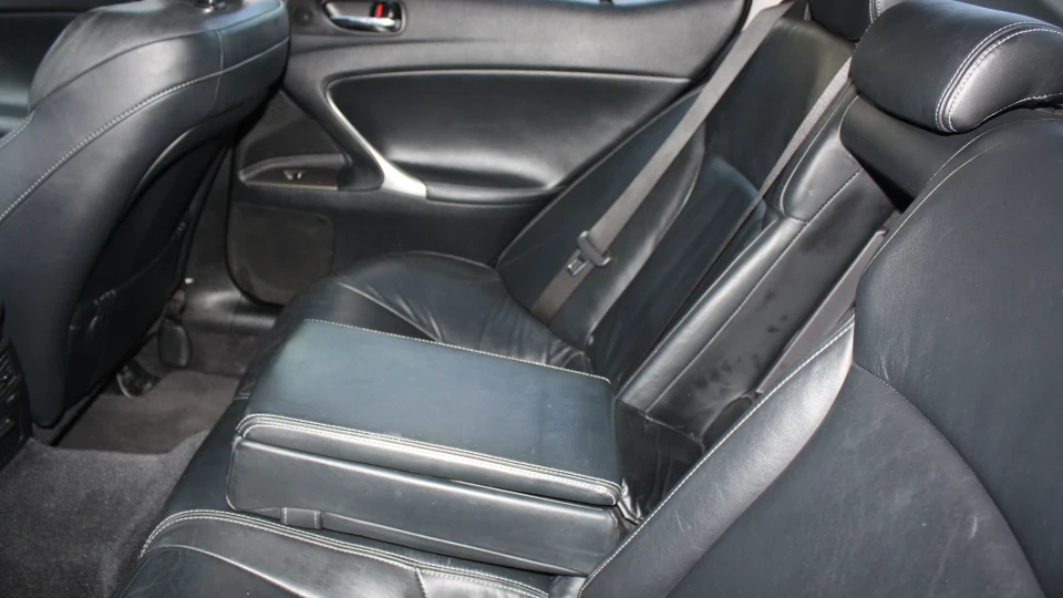Lexus IS 4