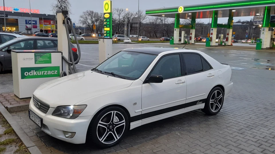 Lexus IS