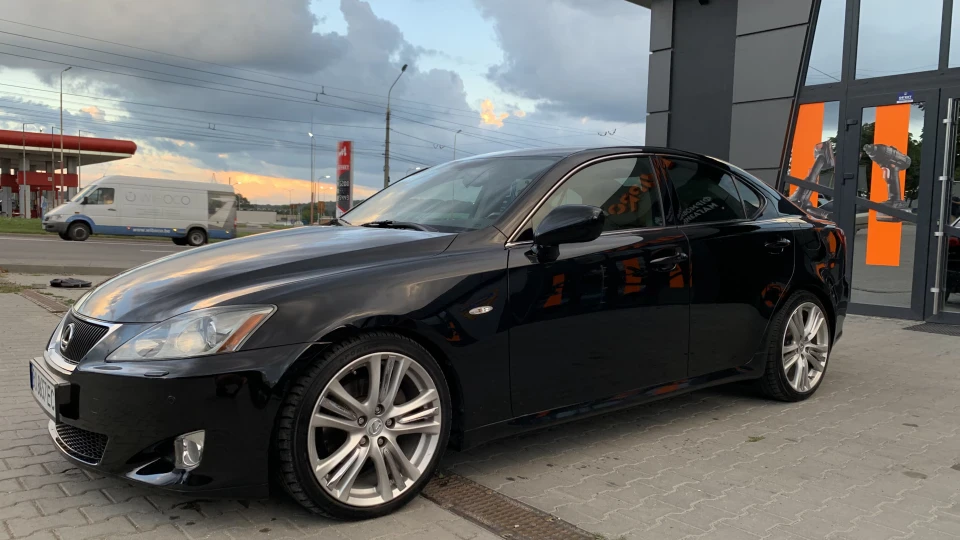 Lexus IS
