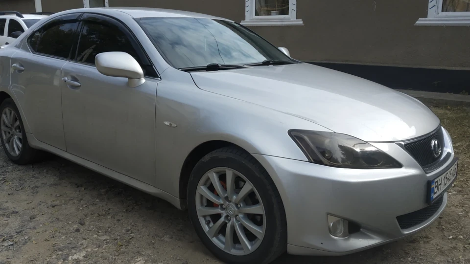Lexus IS