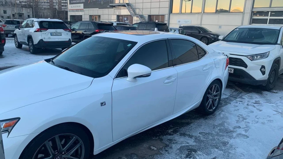 Lexus IS 4