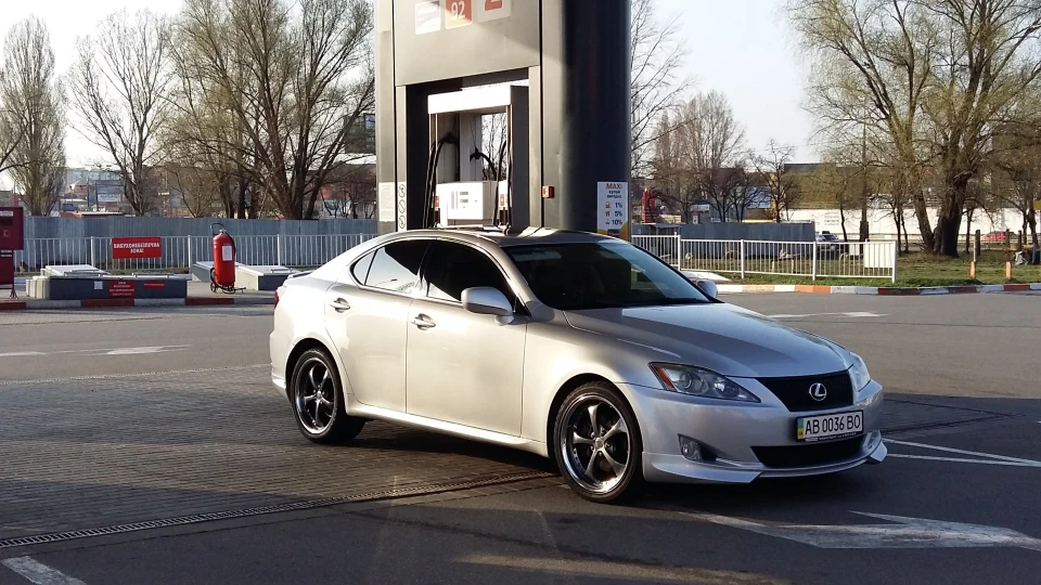 Lexus IS 5