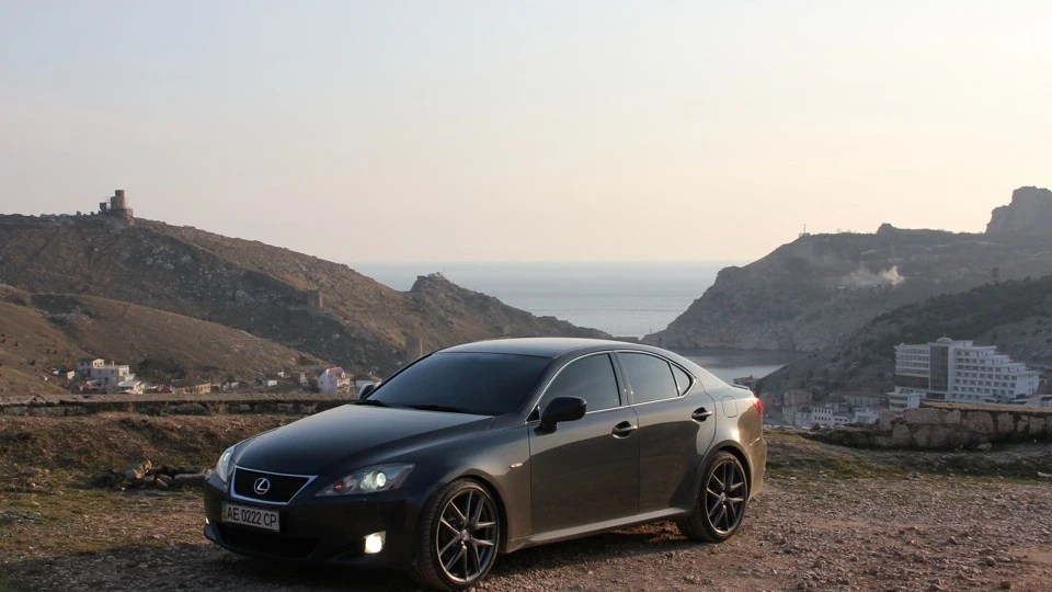 Lexus IS 4