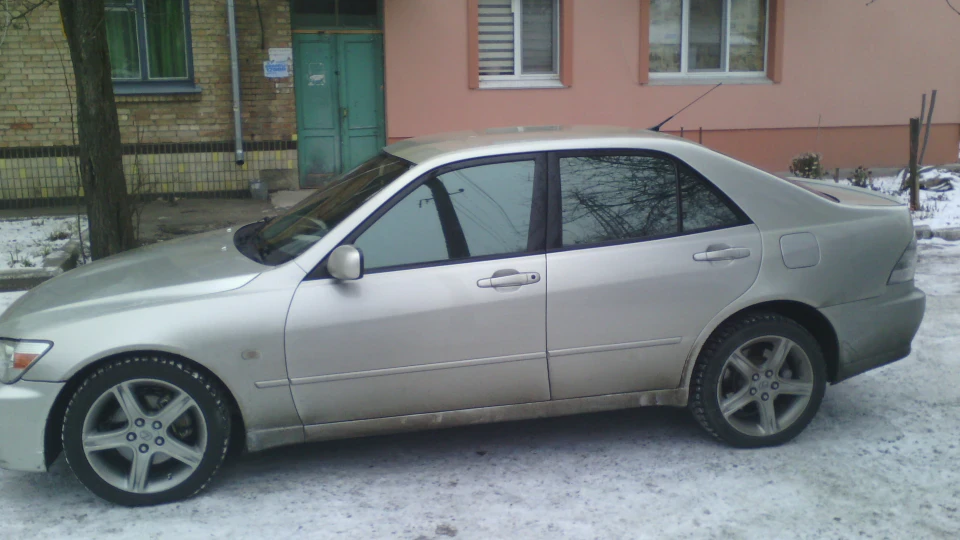 Lexus IS 2