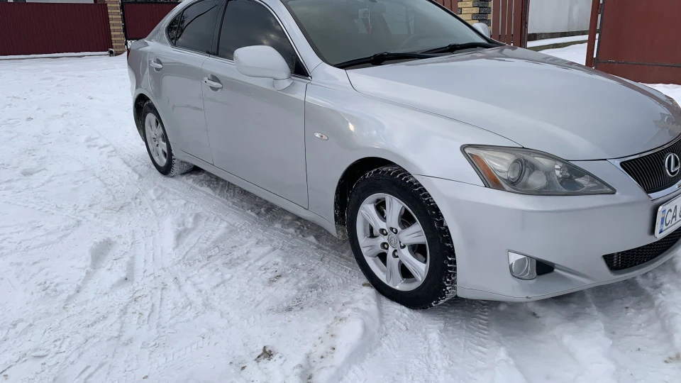 Lexus IS