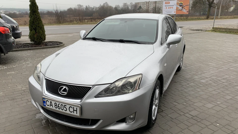 Lexus IS 4