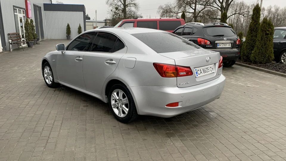 Lexus IS 5