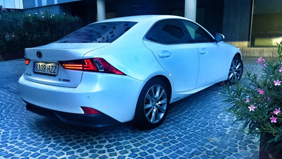 Lexus IS