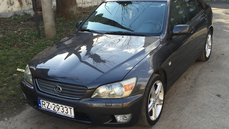 Lexus IS 2