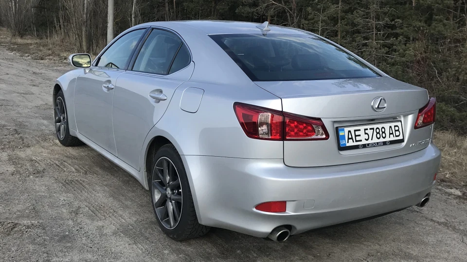Lexus IS 2