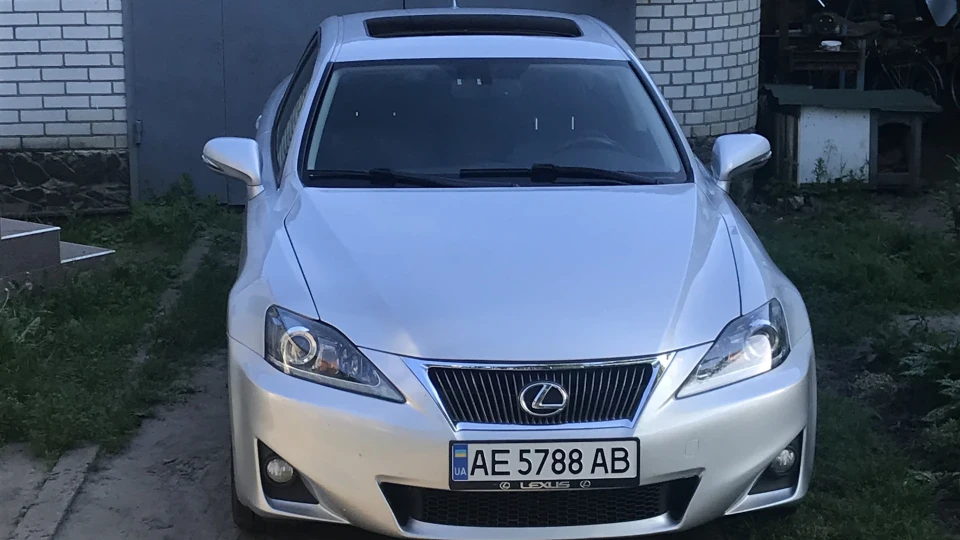 Lexus IS 4