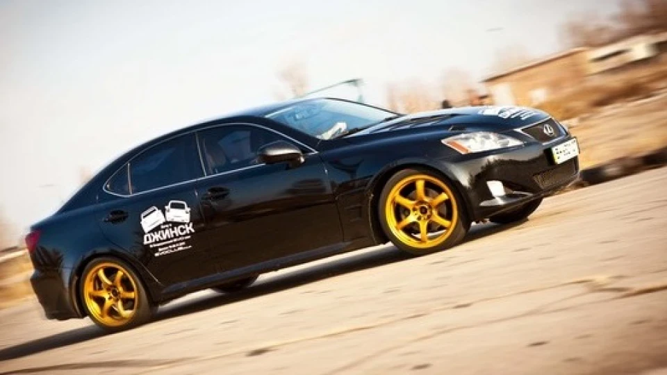 Lexus IS 2,5 вже мало! 2