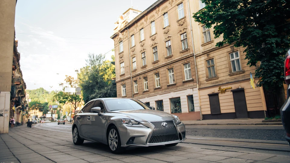 Lexus IS 2.5 3