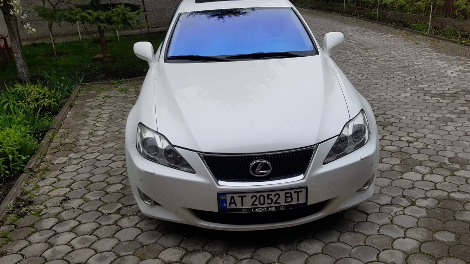 Lexus IS 300 snow white