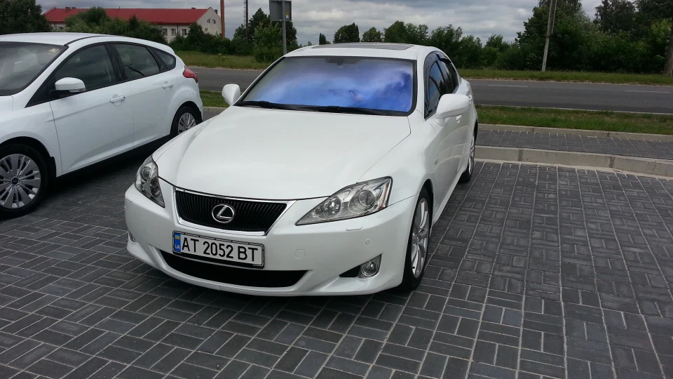 Lexus IS 300 snow white 3