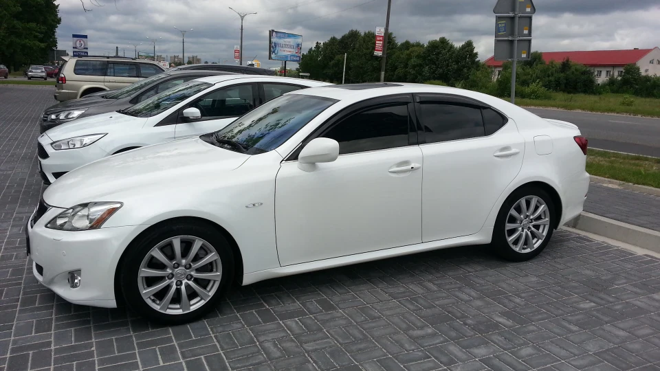 Lexus IS 300 snow white 4