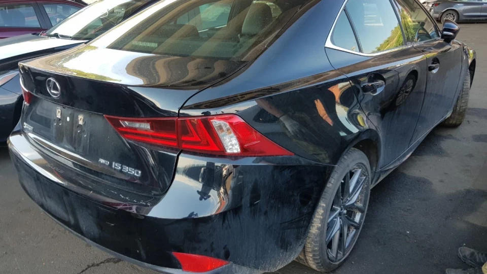 Lexus IS 350 AWD 2