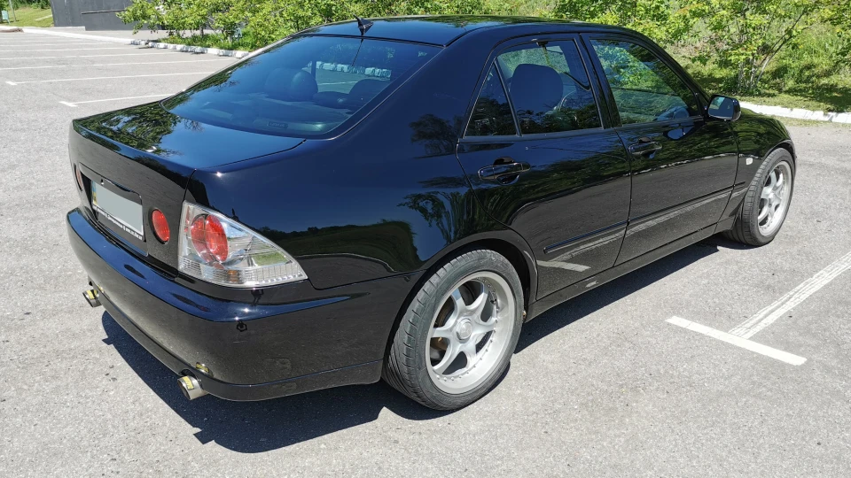 Lexus IS 400 2