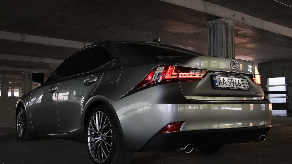 Lexus IS Atomic Silver