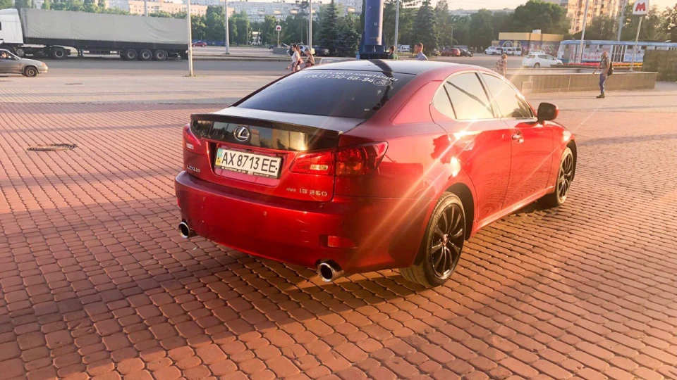 Lexus IS AWD 4