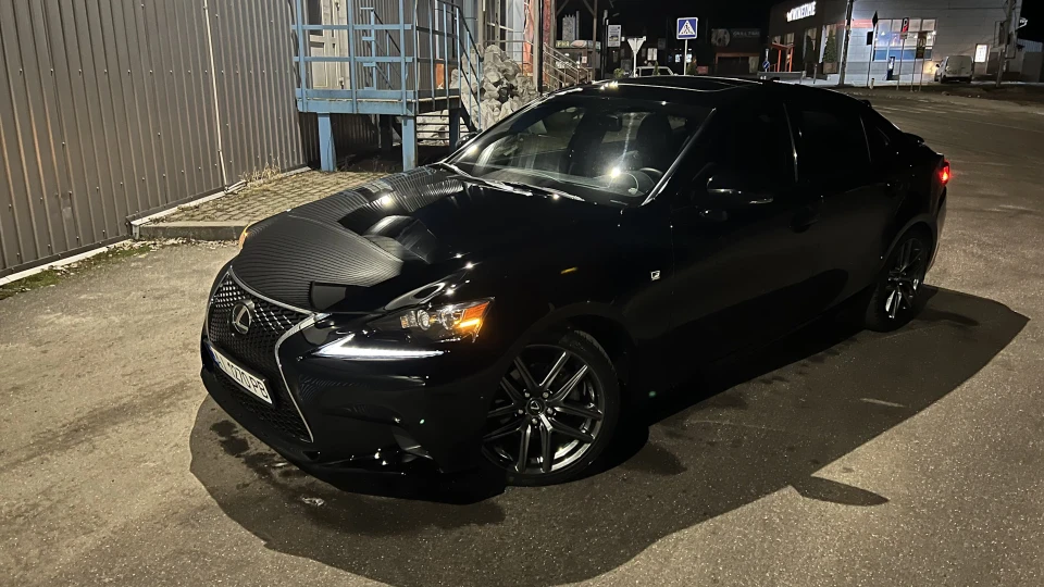 Lexus IS Black