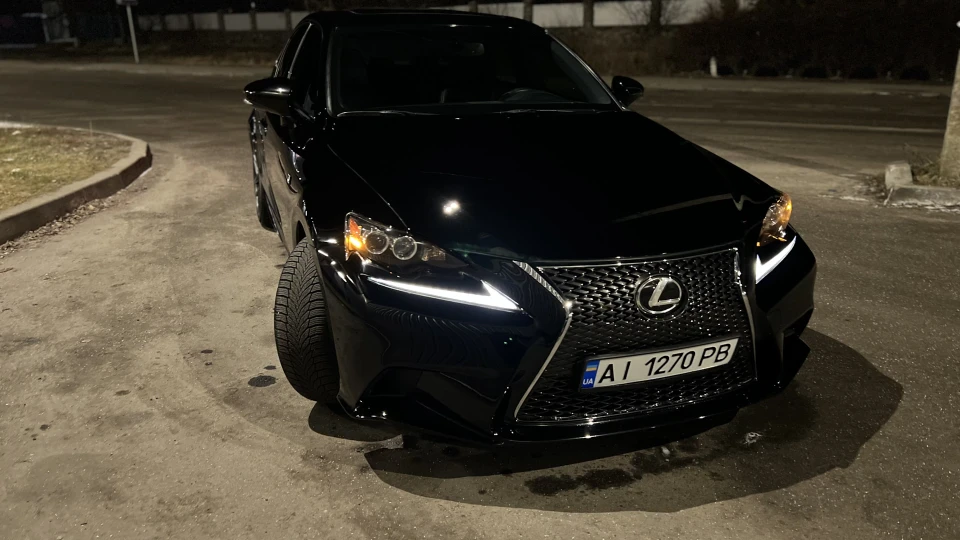 Lexus IS Black 4