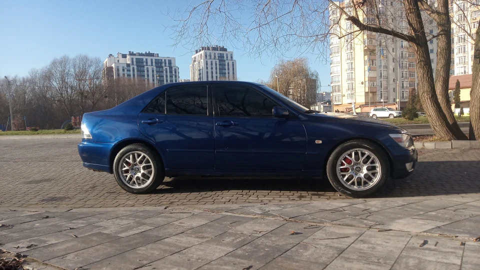 Lexus IS blue metallic 2