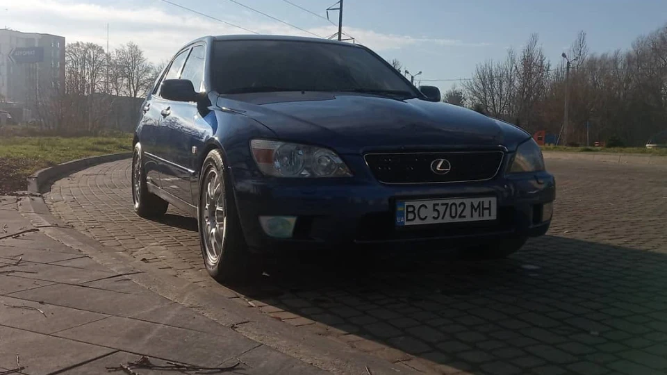 Lexus IS blue metallic 3