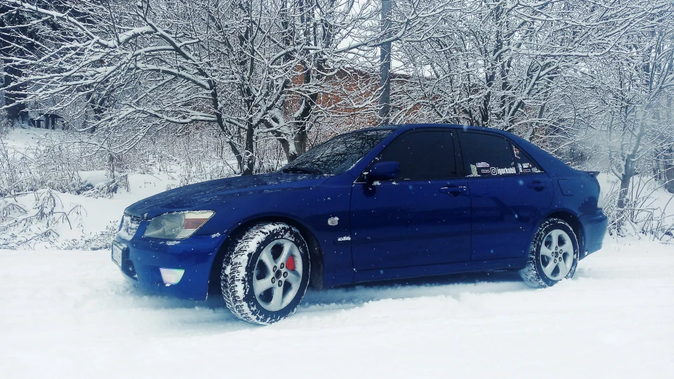 Lexus IS blue metallic 5