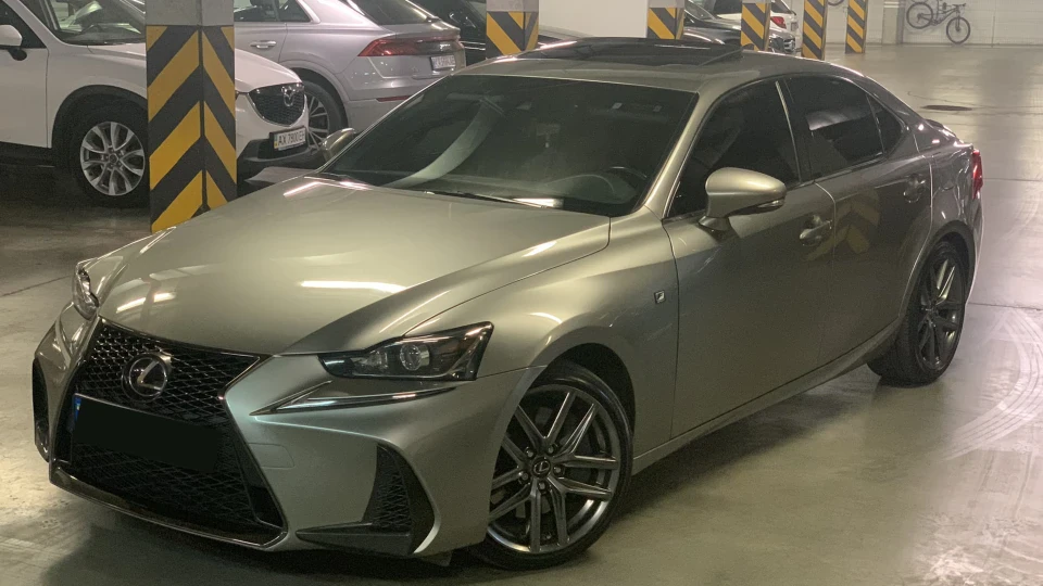 Lexus IS F-Sport 2