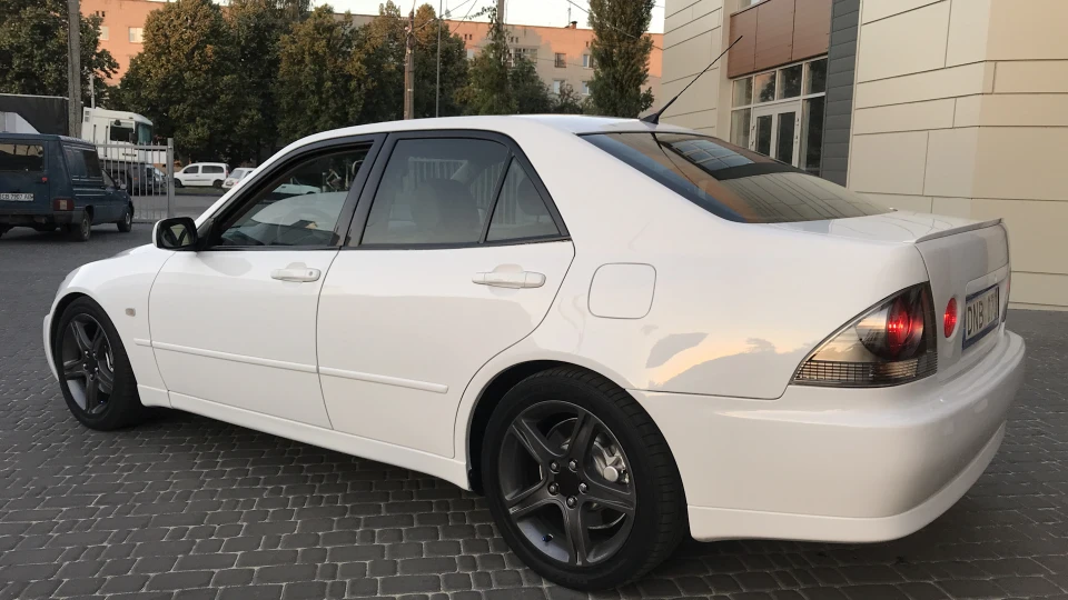 Lexus IS Intelligent sport 300 3