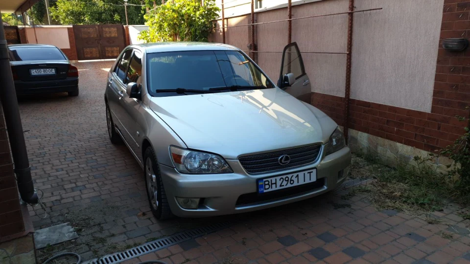 Lexus IS IS200 2
