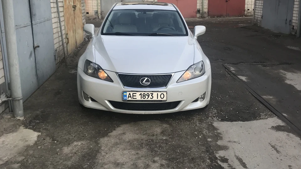 Lexus IS Iska) 5