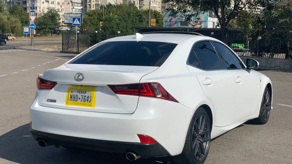 Lexus IS Лілі