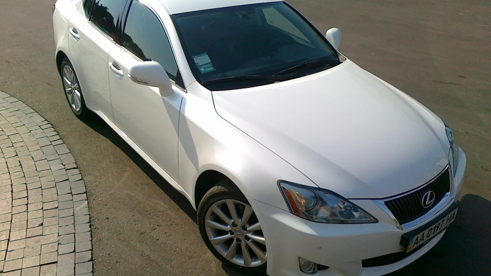 Lexus IS хлопчик-красень