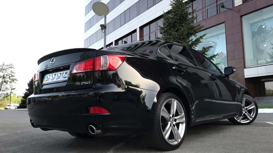 Lexus IS Refined boy