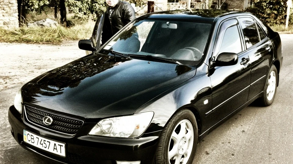 Lexus IS Вугілля)