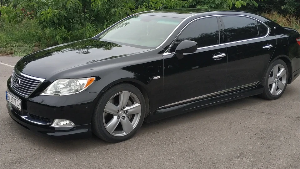 Lexus LS