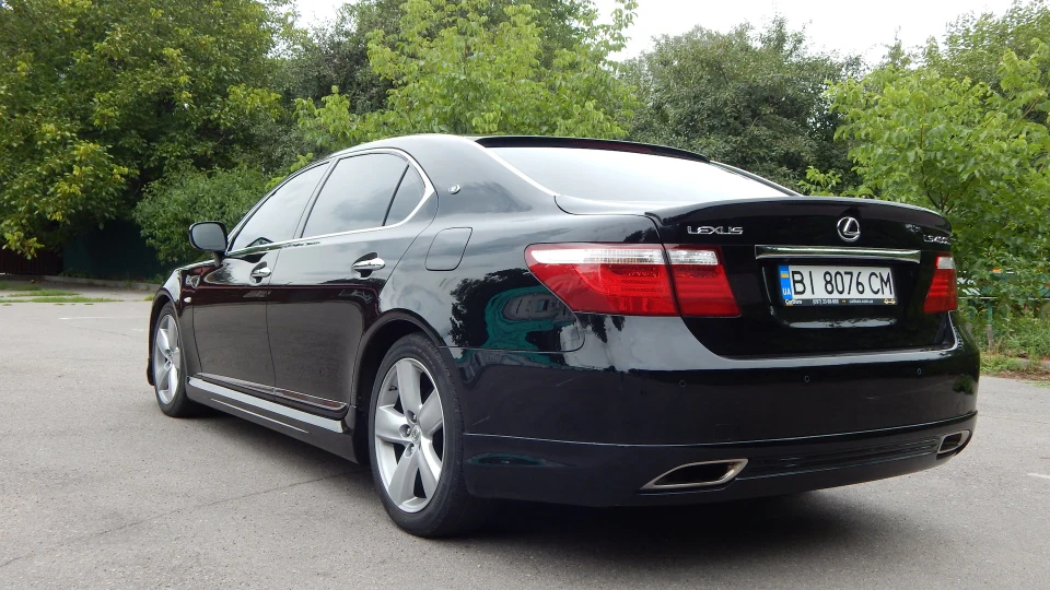 Lexus LS 3