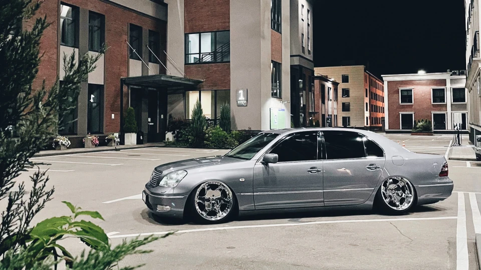 Lexus LS 3