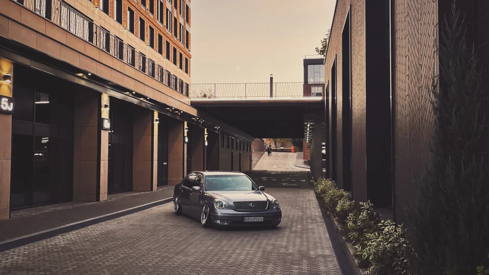 Lexus LS 4