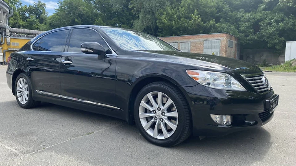 Lexus LS