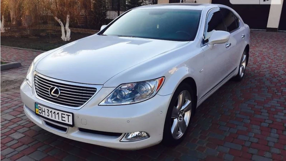 Lexus LS