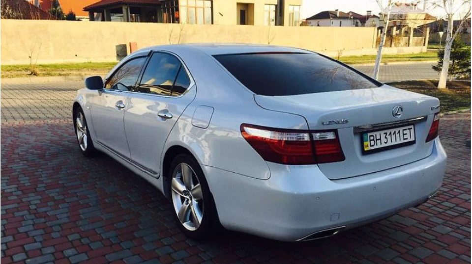 Lexus LS 3