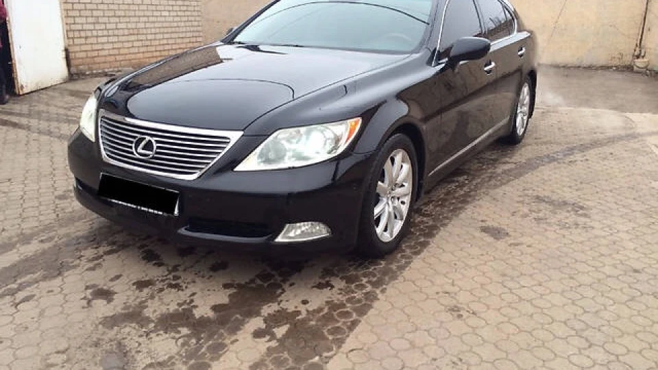 Lexus LS