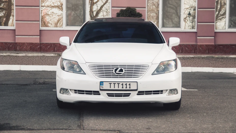 Lexus LS