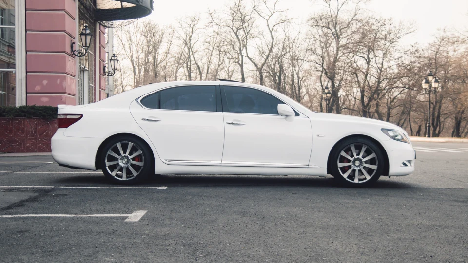 Lexus LS 2