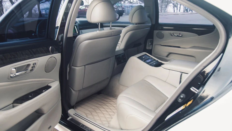 Lexus LS 4