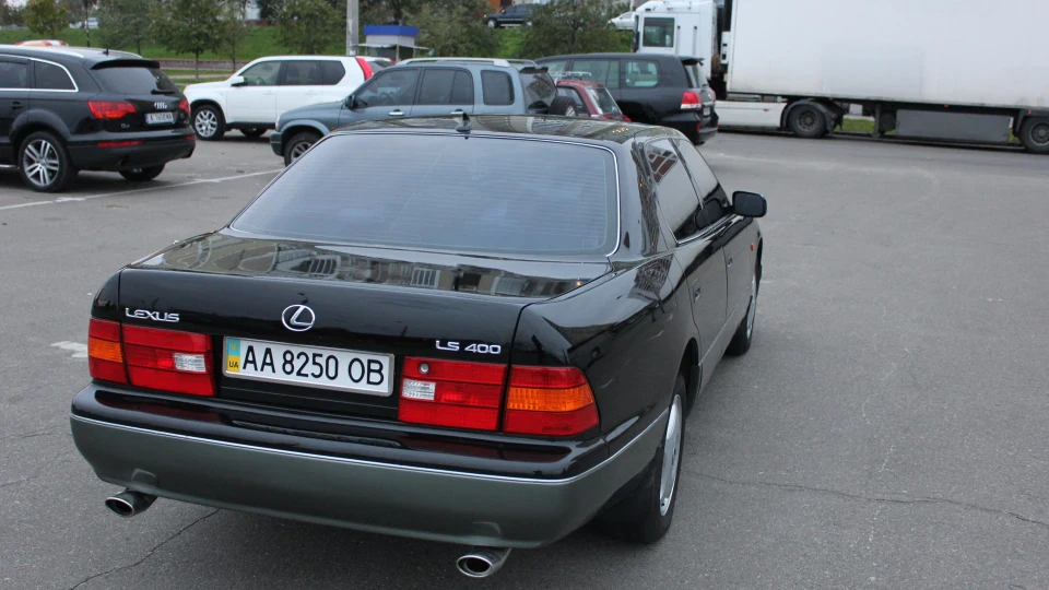 Lexus LS 3