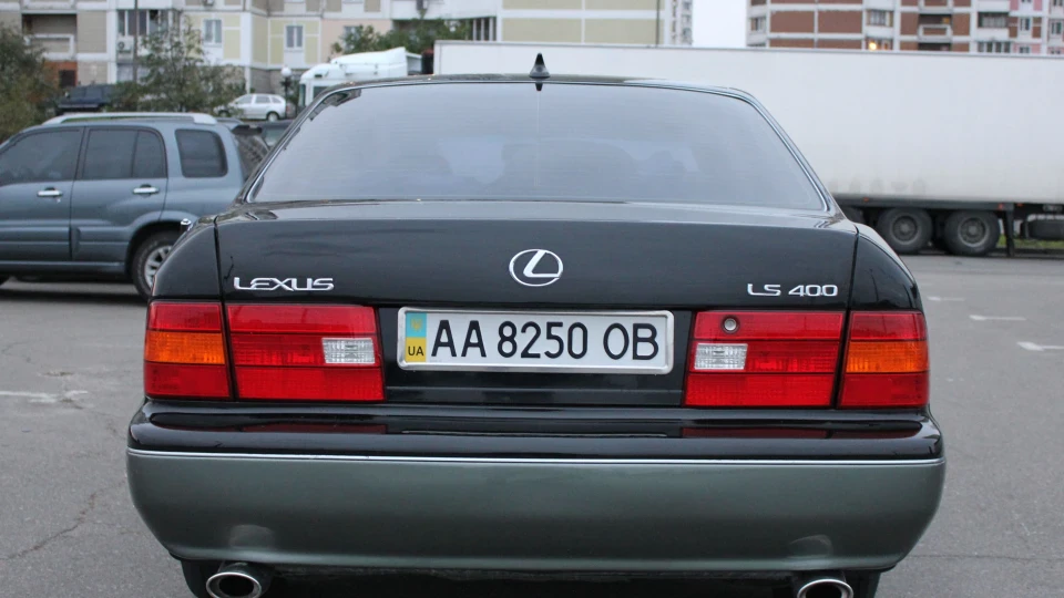 Lexus LS 4